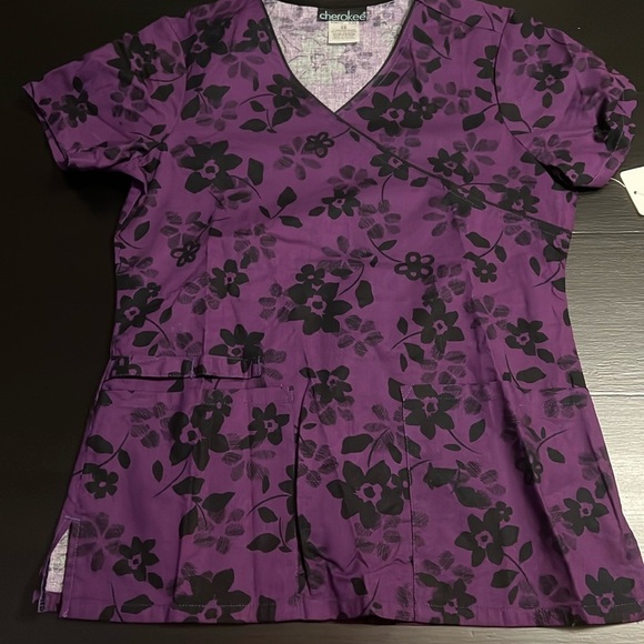 Cherokee scrub top - Picture 1 of 5
